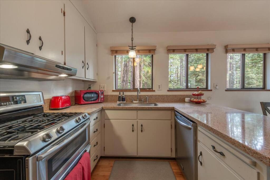 Cozy Pet-Friendly Cabin W Fenced-In Yard Close To Slopes Beach Town Carnelian Bay Exterior foto
